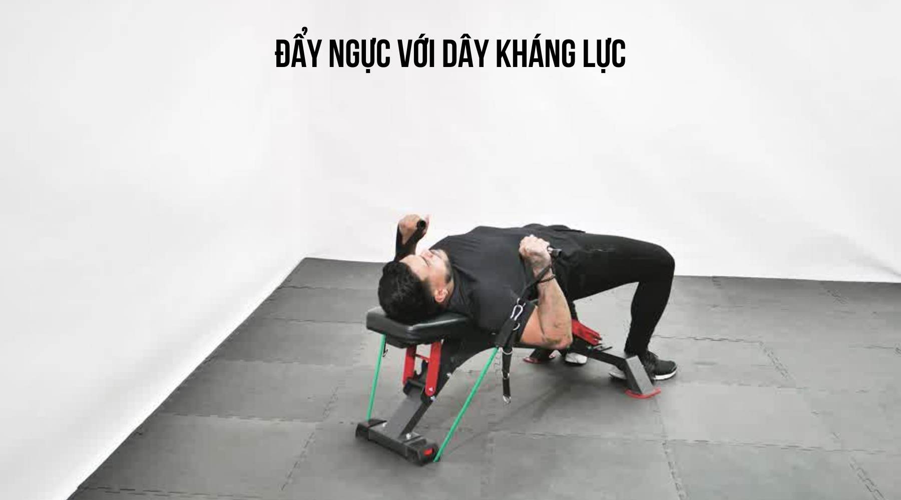 Đẩy ngực với dây kháng lực