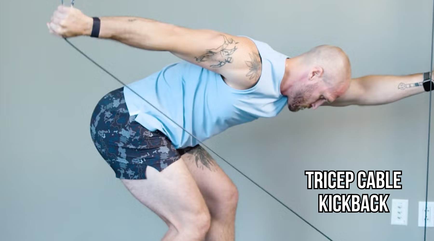 Bài tập Tricep Cable Kickback cho tay sau