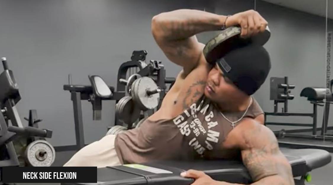 Neck Side Flexion (Gập cổ sang bên với tạ đĩa)