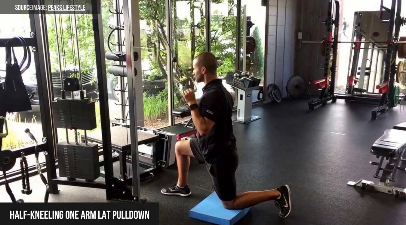 Half-Kneeling One Arm Lat Pulldown