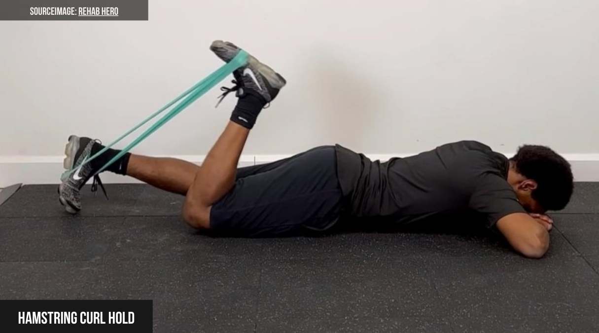 Hamstring Curl Hold (dùng dây kháng lực hoặc bóng)