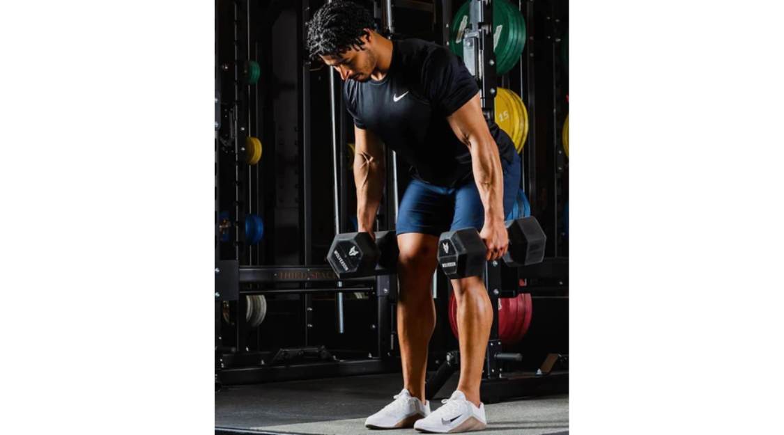 Cách tập Dumbbell Romanian Deadlift đúng cách cho người mới