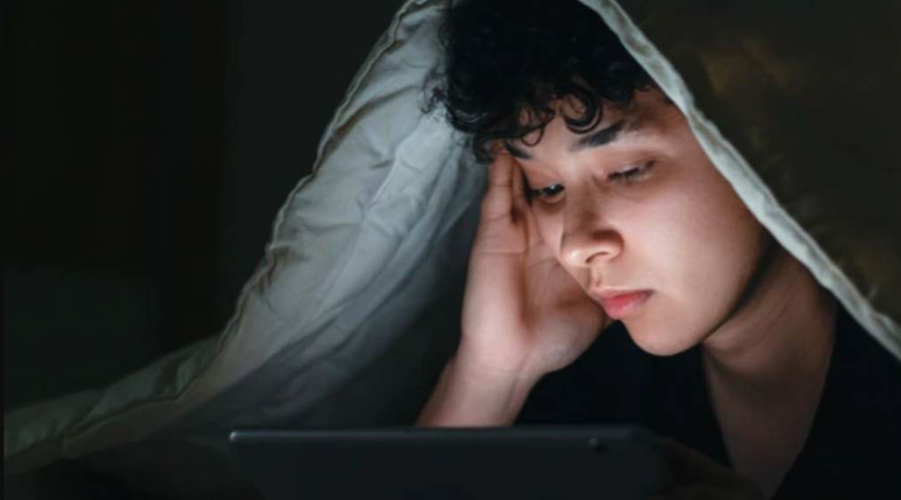 Ngủ không đủ, ngủ muộn