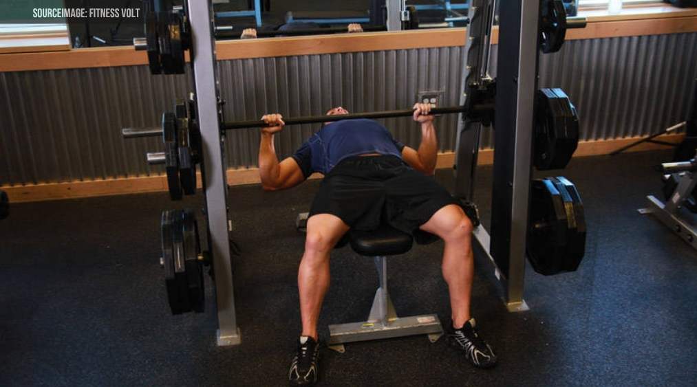 smith machine bench press