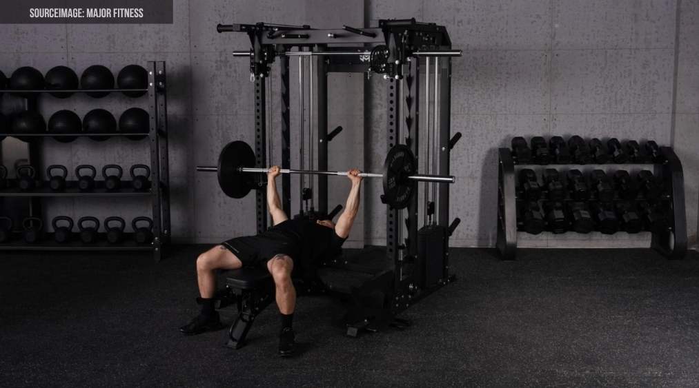 smith machine bench press