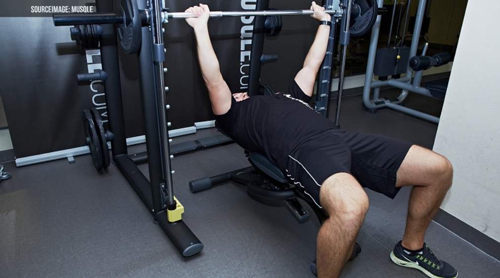 smith machine bench press