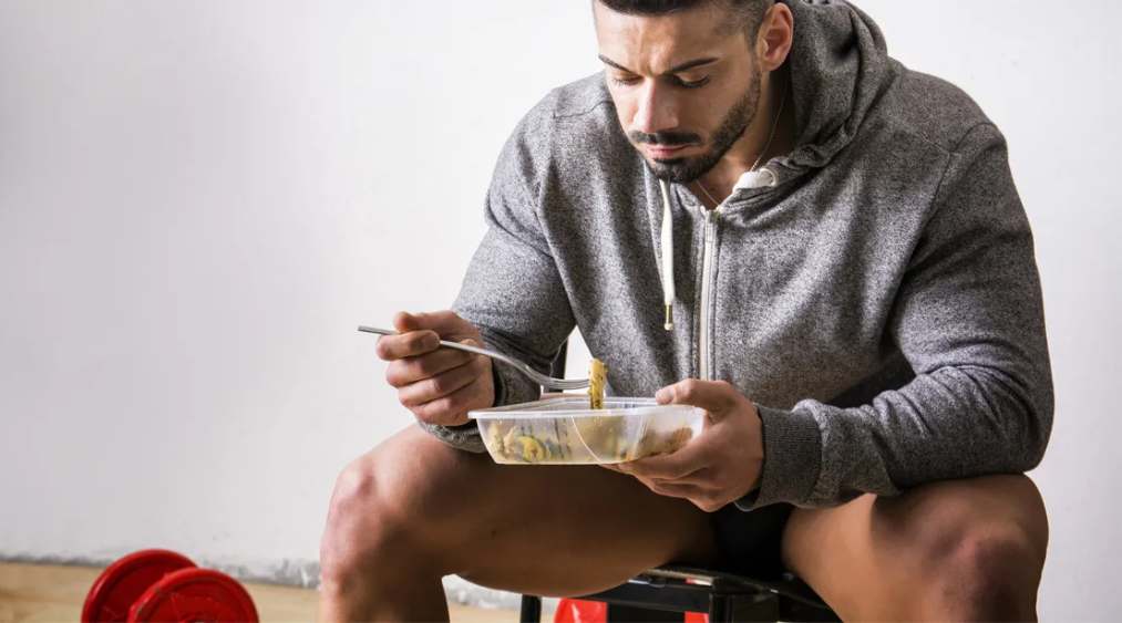 có nên ăn trước khi tập gym