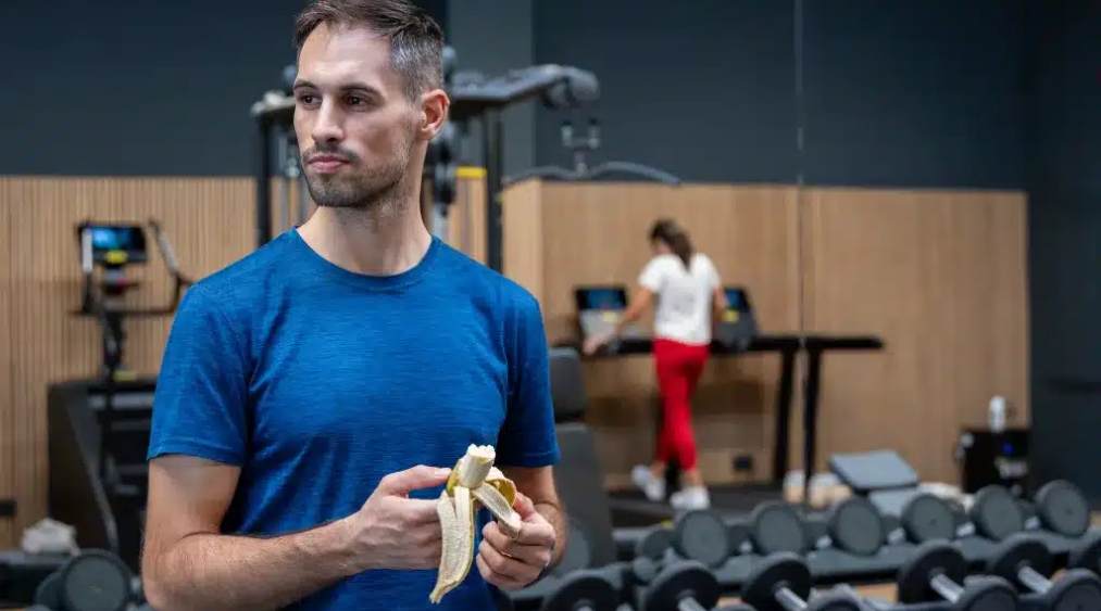 nên ăn chuối trước hay sau khi tập gym
