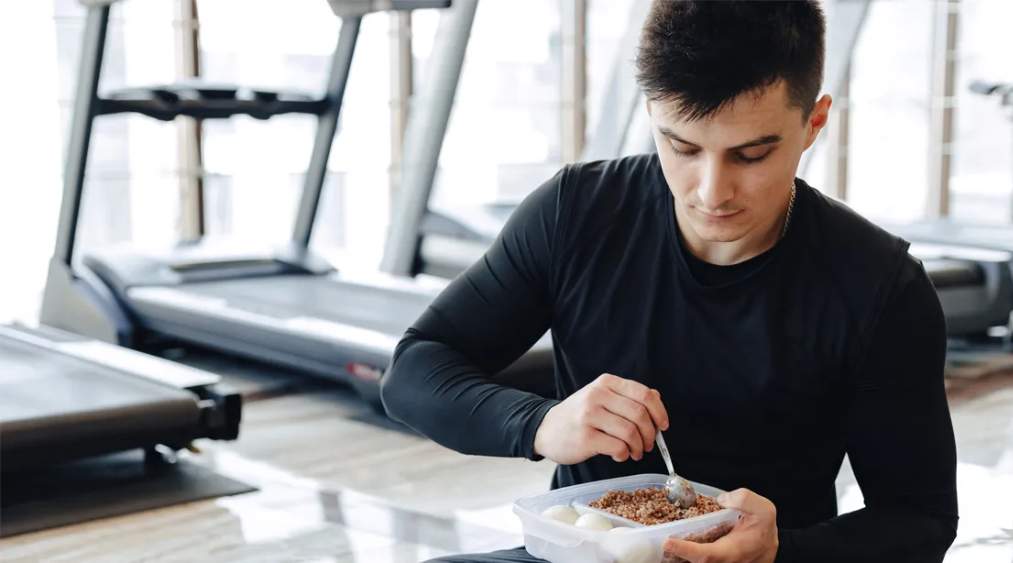 nên ăn trước khi tập gym bao nhiêu phút